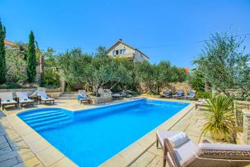 Ferienhaus für 18 Personen in Općina Murter-Kornati, Murter, Bild 2