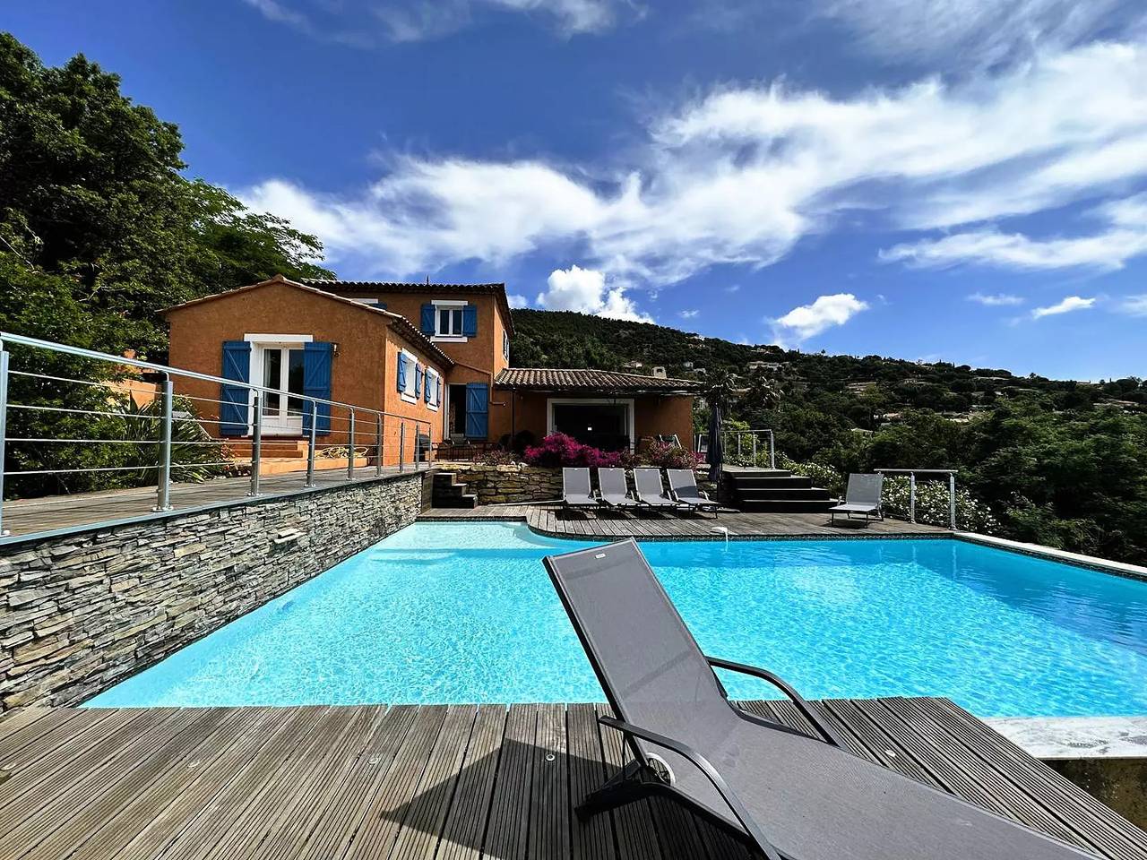 Villa privée et climatisée pour 10 personnes avec piscine et superbe vue mer et collines à La Londe-les-Maures in La Londe-les-Maures, Côte méditerranéenne (France)