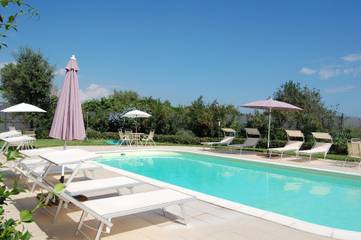 Cottage pour 3 personnes, avec terrasse ainsi que vue et piscine à Acireale