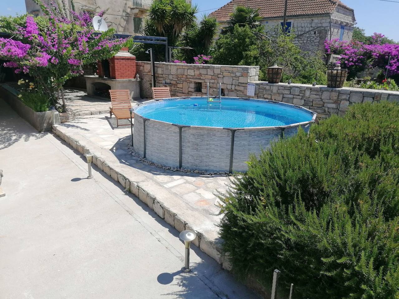 Ruhige Villa mit weitläufigem Garten, ideal für Familien mit Kindern in Grohote, Solta