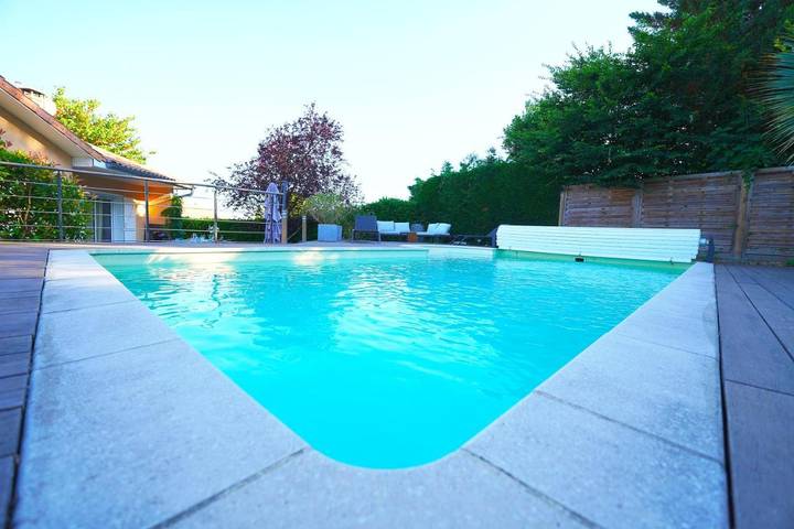 Location de vacances pour 6 personnes, avec piscine et jardin à La Tour-de-Salvagny - 4