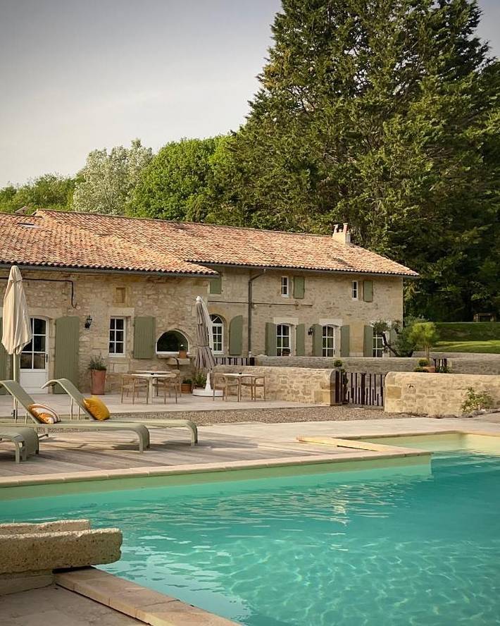 Gîte pour 2 personnes, avec Terrasse ainsi que Jardin et Piscine à Rauzan