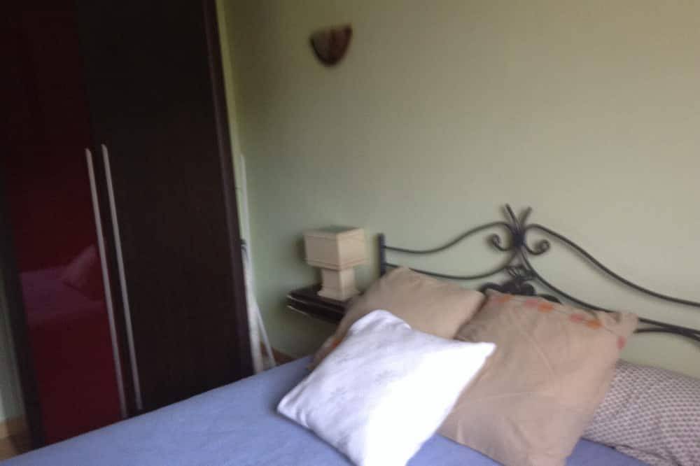 Appartement entier, Appartement dans villa en rez de jardin possibilité de garer la voiture in Santa-Reparata-di-Balagna, Région de Calvi