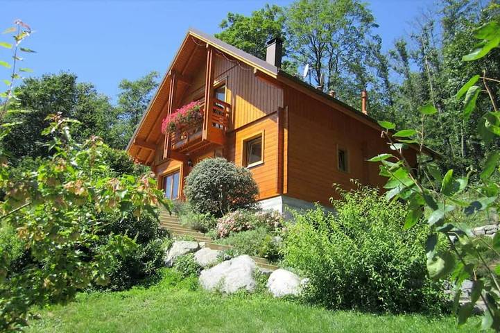 Gîte pour 8 personnes, avec Balcon et Jacuzzi ainsi que Jardin et Sauna à Saint-Amarin