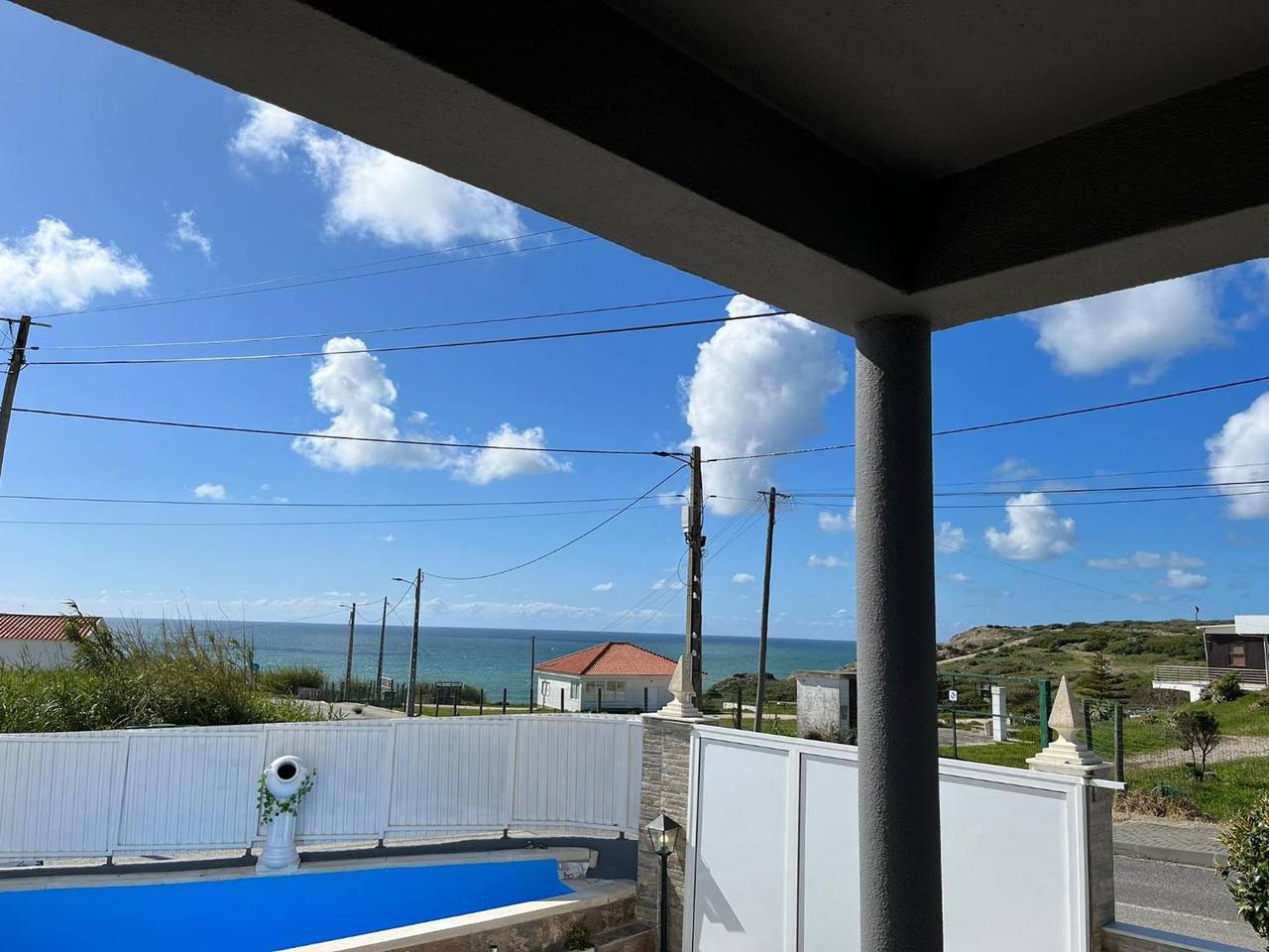 Villa 'Praia Azul Beach and Sun' con vistas al mar, jardín privado y Wi-Fi in Silveira, Distrito de Lisboa
