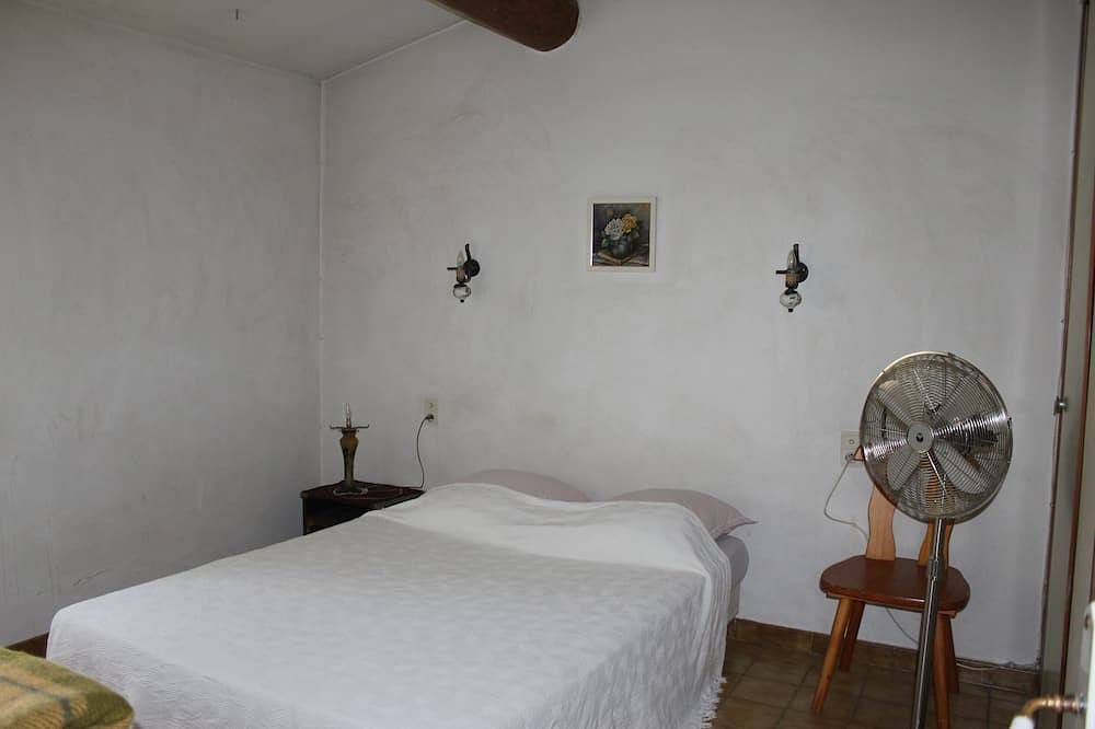 Le Mas de Lucien between Arles, Nimes and Avignon in Beaucaire, Region de Nimes