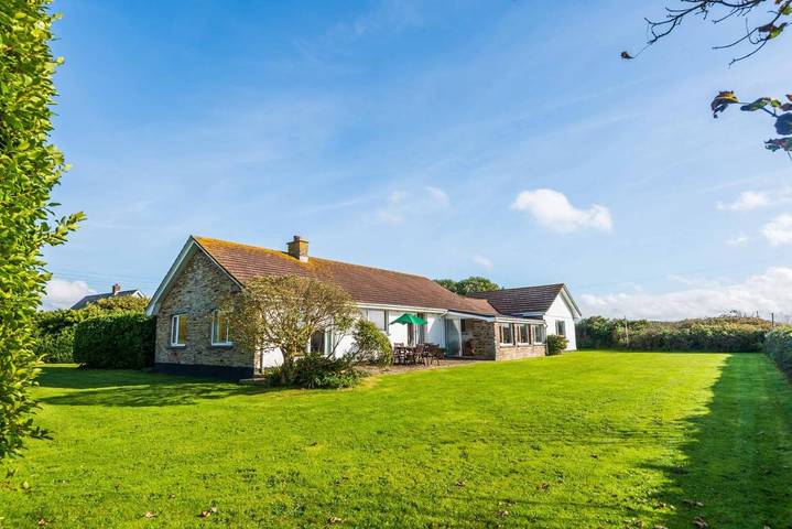 Cottage for 8 people, with Garden in Constantine Bay