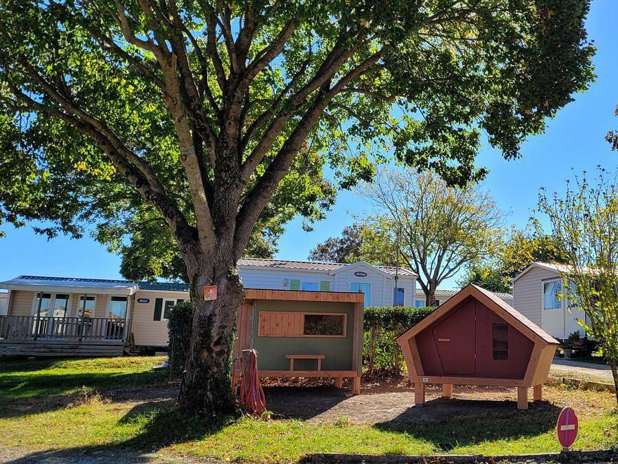Camping Bellevue - Tiny house 2 personnes - Cabane -étape "Lochenn" in Barzan, Région de Saintes