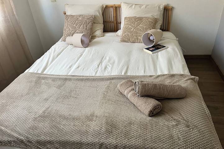 Ganze Wohnung, L'Aparté - 2 Schlafzimmer, Terrasse, Parkplatz, nahe Innenstadt—perfekt für Familie oder Freunde in Vesoul, Haute-Saône
