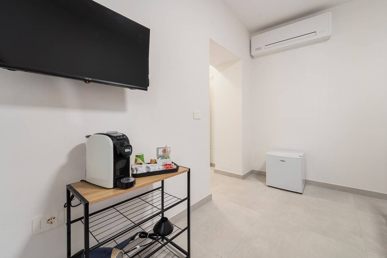 Villa Giovia: double room 1 in Guspini, Campidano di Terralba