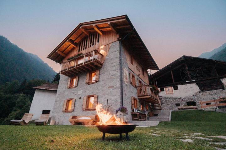 Gîte pour 2 personnes, avec Terrasse ainsi que Jardin et Vue à Rabbi