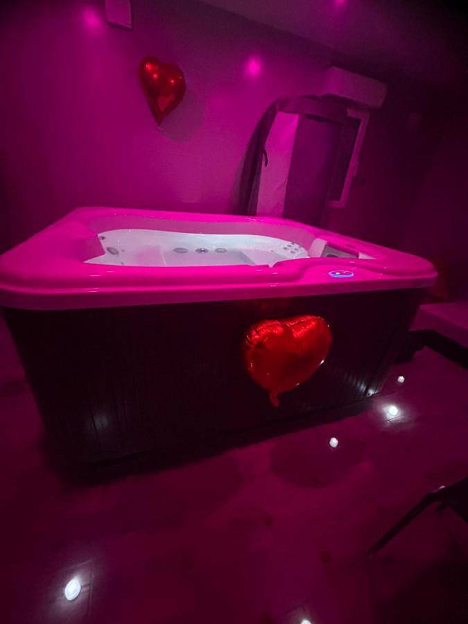 Jacuzzi privé arrivée autonome in Conflans-Sainte-Honorine, Yvelines