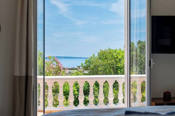Luxury Panoramic Sea View 5* Villa Pool  Beach Within Walking Distance in Cannes La Bocca, Cannes