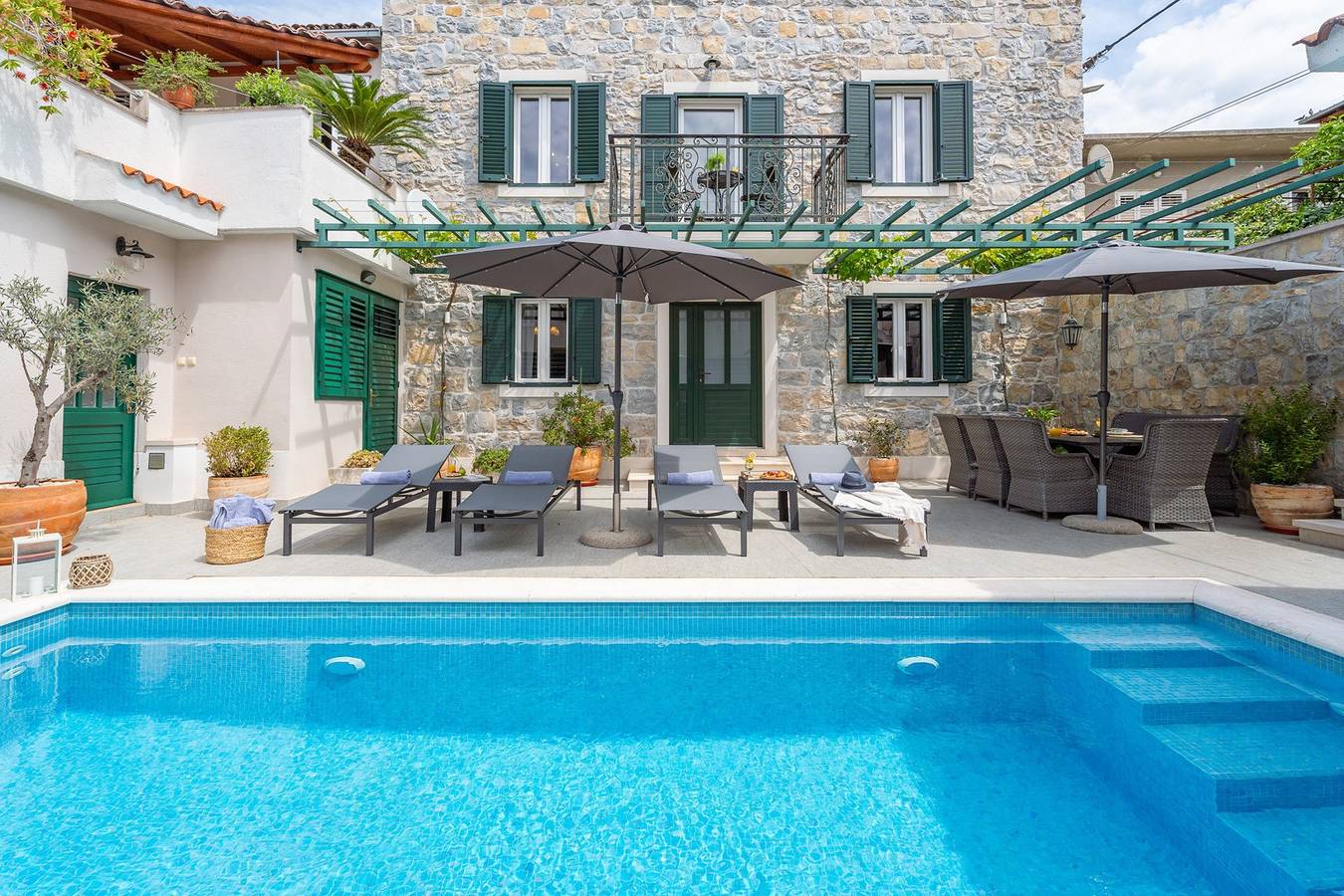 Villa Filipetti im Zentrum von Makarska, 4 Schlafzimmer mit Bad en suite, beheizter Privatpool, 600 m vom Strand entfernt in Makarska, Makarska Riviera