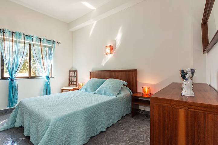 Location de vacances pour 6 personnes, avec piscine et jardin dans Estoi - 2