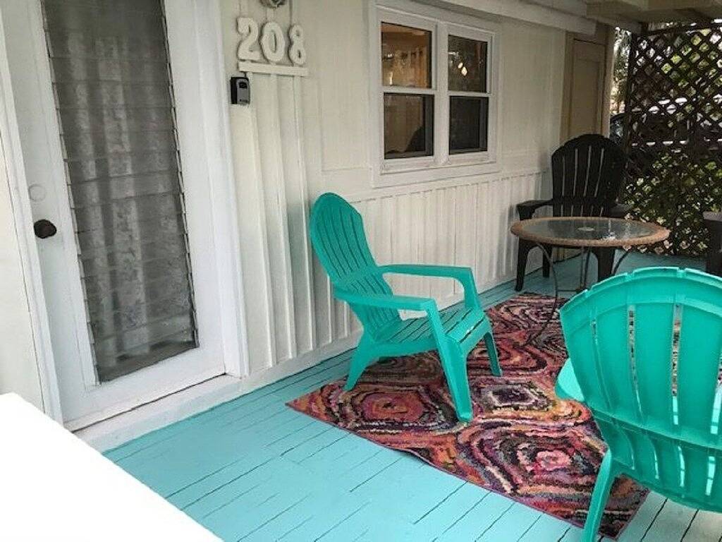 Beach House Steps to the Ocean. 3/2 Pet Friendly Parking for 2 Xfinity Internet in Tybee Island, Chatham County
