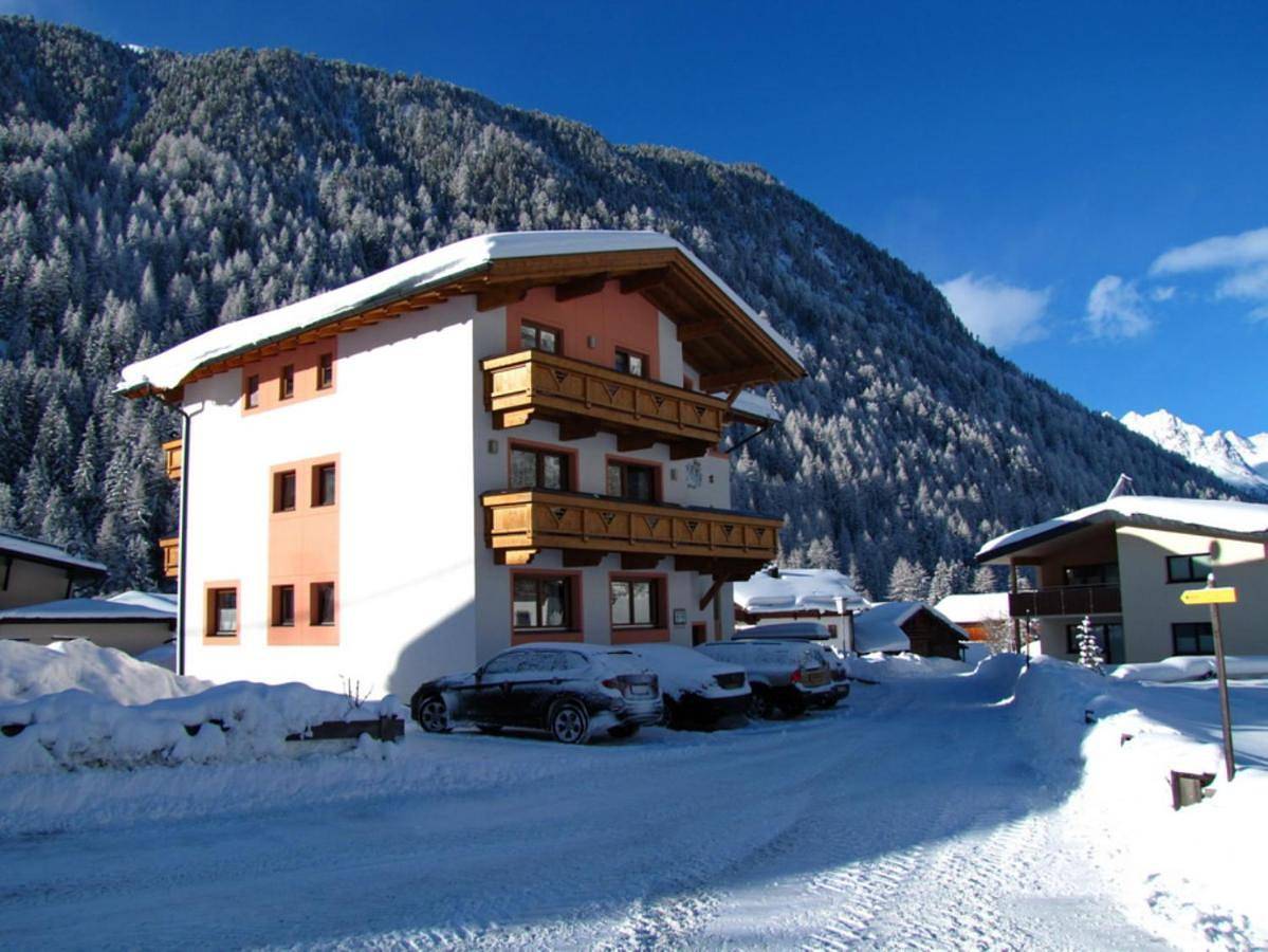 Haus Alpina & Landhaus Schöpf in Gries, Längenfeld