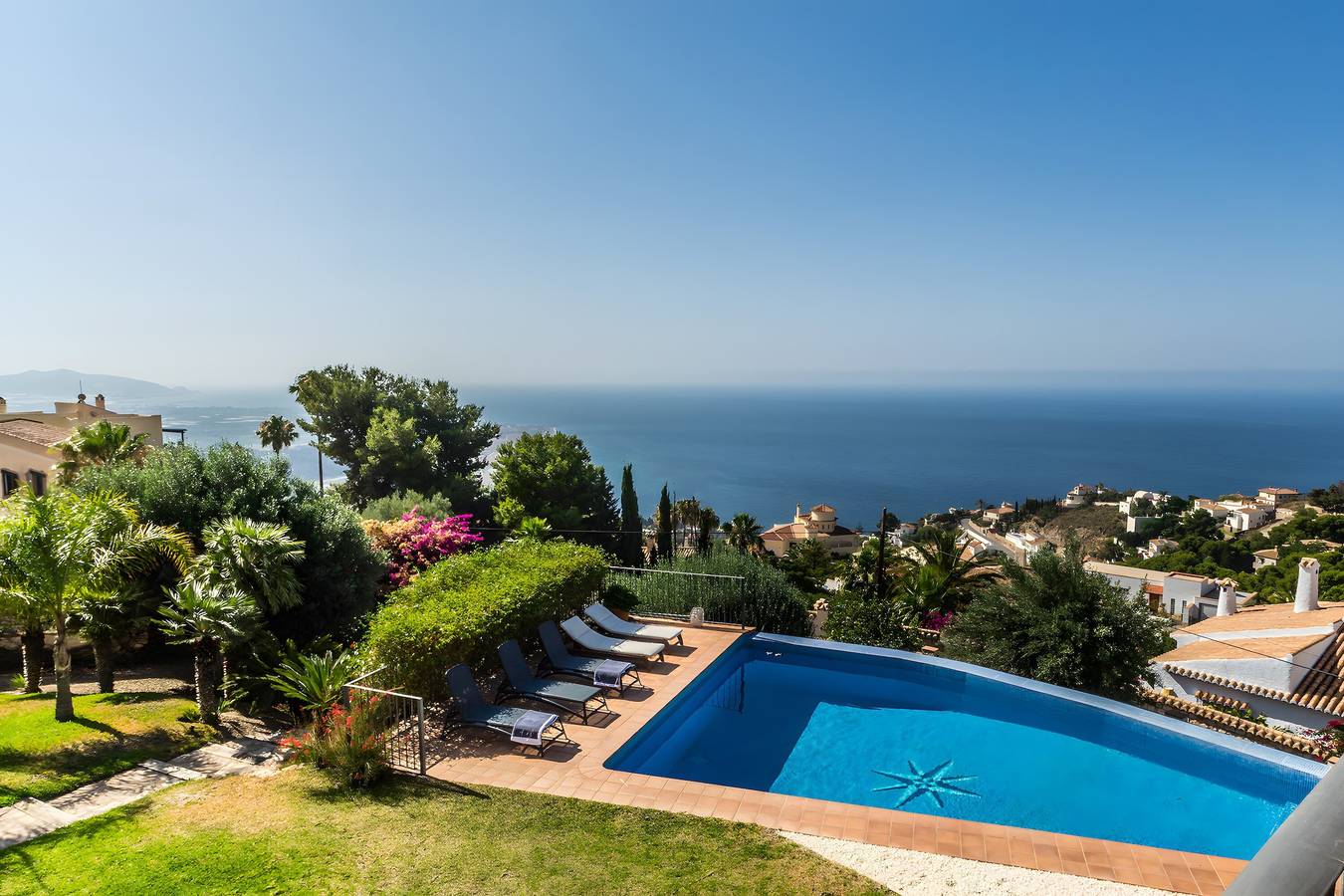 Villa 'El Pino' avec vue sur la mer, Wi-Fi et climatisation in Monte de los Almendros, Salobreña