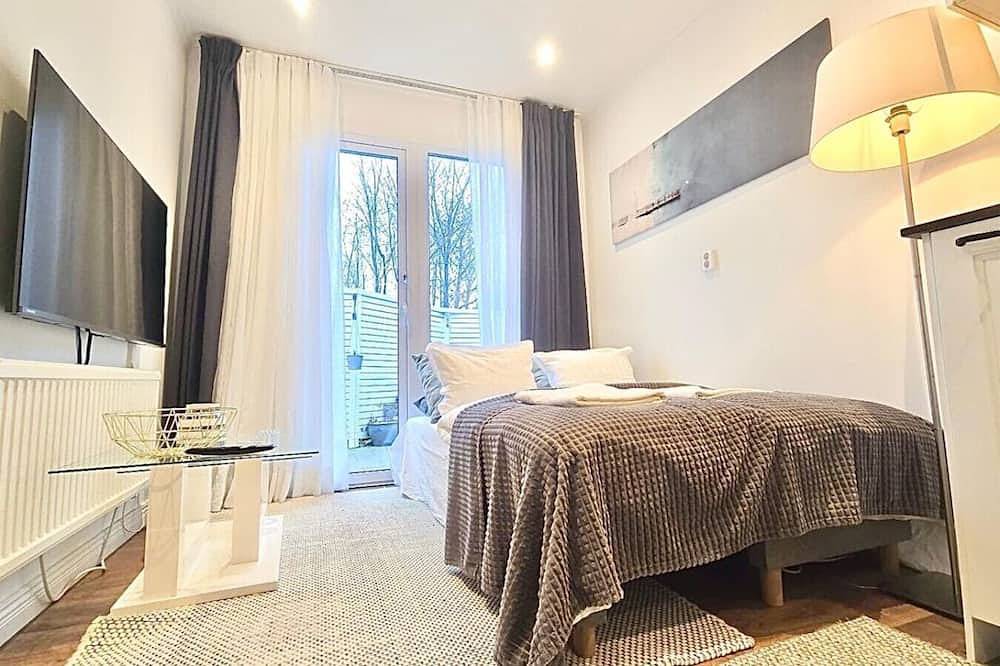 Ganze Wohnung, Hambo Hideaway - Dedicated workspace, Wi-Fi, washer/dryer, private fenced patio in Staffanstorp, Schwedische Ostsee