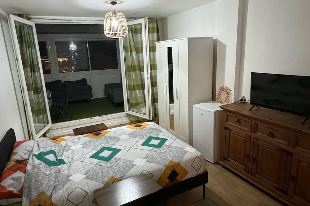 Entire apartment, 3 Bedroom Apartment with Balcony, Parking and Wi-Fi - Courcouronnes in Évry-Courcouronnes, Essonne