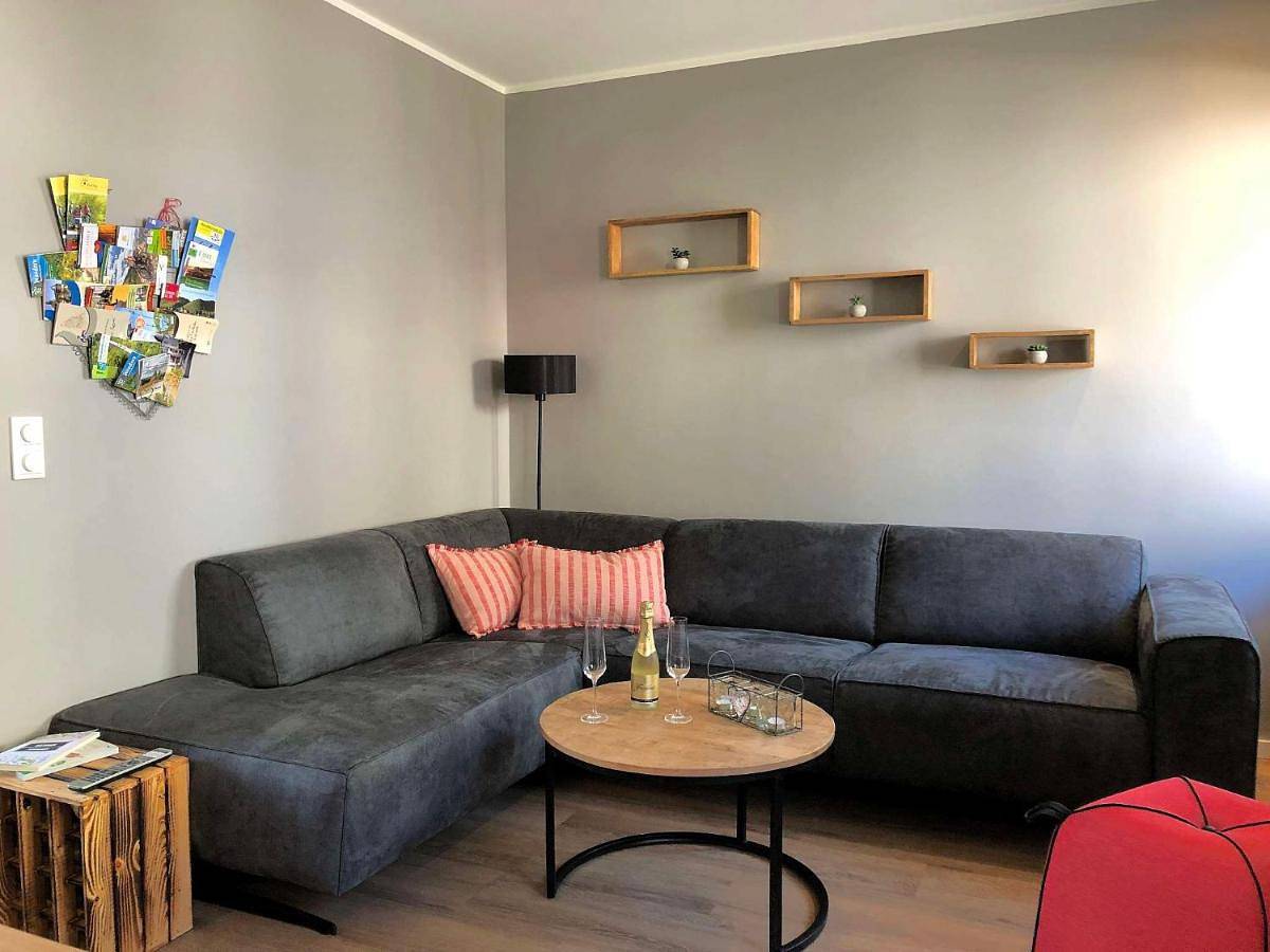 Ganze Wohnung, Apartment with Balcony in Kövernig, Kröv