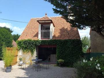 Gîte pour 4 personnes, avec terrasse ainsi que piscine et jardin à Nohant-Vic