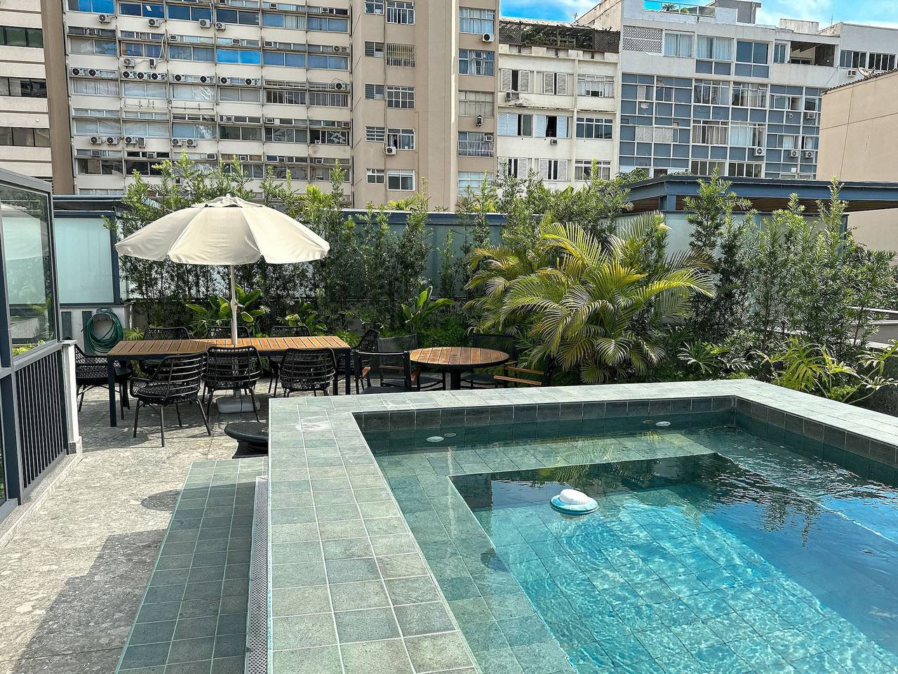 Entire apartment, Beautiful loft with balcony and rooftop pool. in Ipanema, Rio de Janeiro