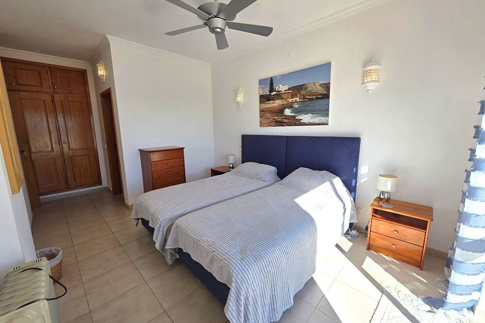 Entire apartment, Cristaluz in central location, 5 mins walk to shops, restaurants and the beach ! in Praia da Luz, Faro District