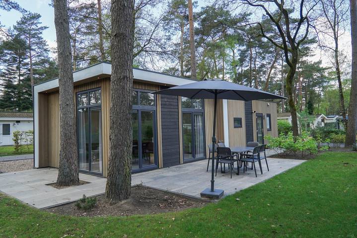 Natuurhuisje voor 6 personen, with Balkon/Terras and Terras as well as Tuin and Zwembad op de Veluwe