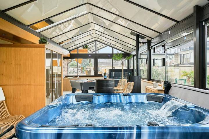 Location de vacances pour 12 personnes, avec sauna et piscine ainsi que jardin et jacuzzi, animaux acceptés à Seclin - 2