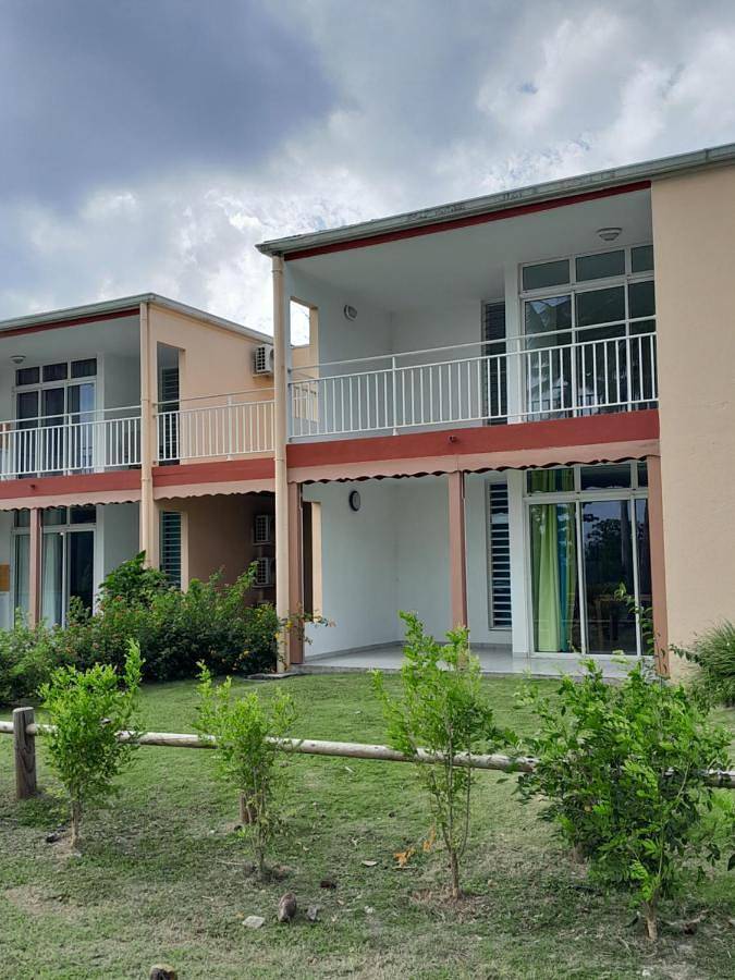 Appartement de vacances pour 3 personnes, avec jardin ainsi que terrasse et piscine