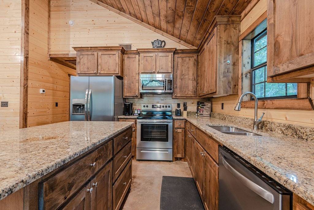 ** Brandneue Kabine Im Jahr 2019 Gebaut ** in Broken Bow, Broken Bow Lake