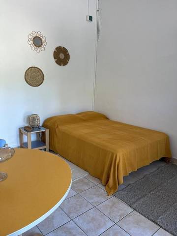 Gîte pour 3 personnes, avec vue ainsi que piscine et jardin à Sauve