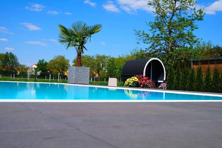 Ferienhaus für 6 Personen, mit Terrasse und Garten sowie Pool und Sauna in Rangsdorf