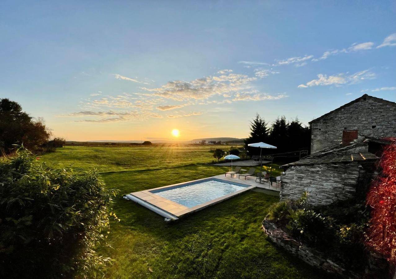 Five-Bedroom House in Corgoloin, Région de Beaune