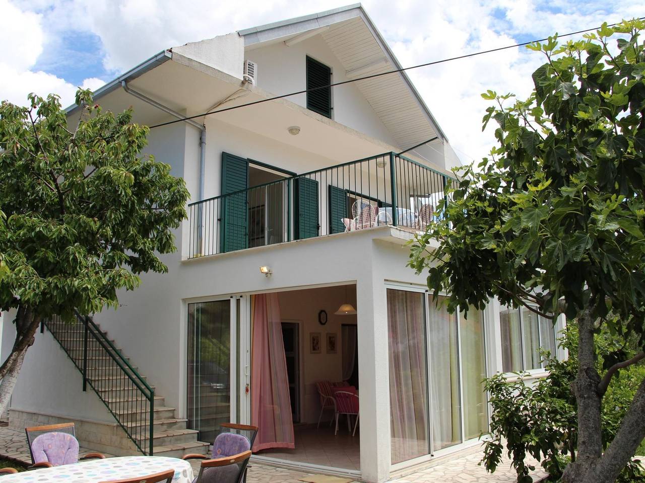 Großes, strandnahes Ferienhaus in Podglavica in Rogoznica, Šibenik-Knin