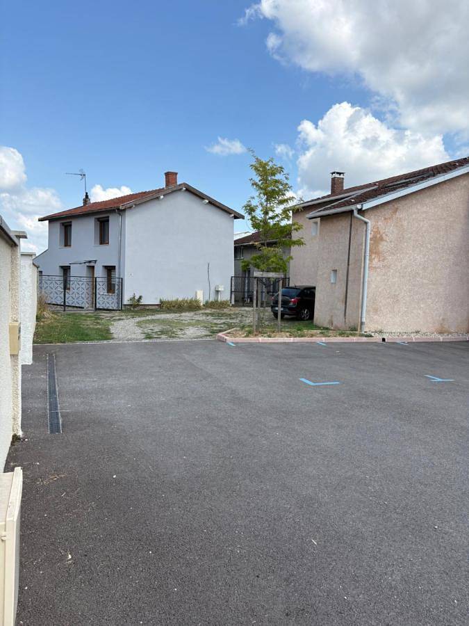 Location de vacances pour 10 personnes, avec jardin à Colombier-Saugnieu - 4