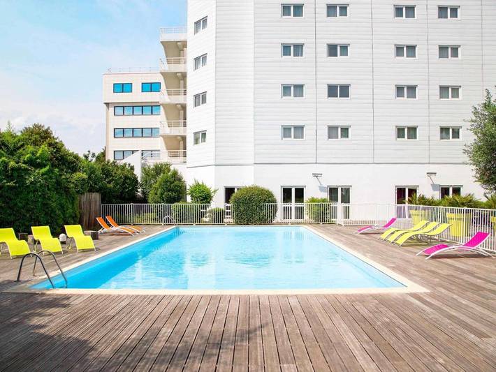 Hôtel pour 3 personnes, avec terrasse et piscine à Rungis - 2