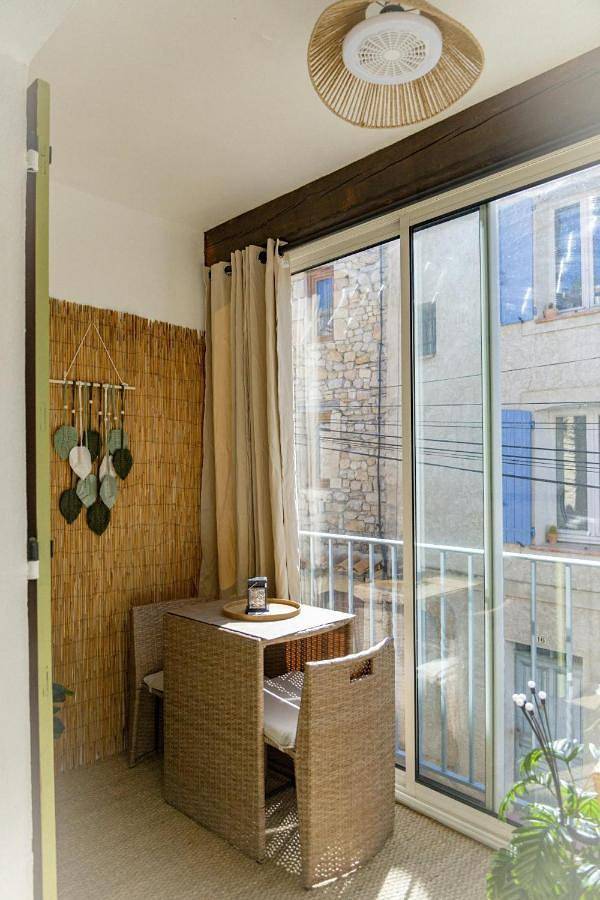 Gîte pour 2 personnes, avec terrasse dans Office De Tourisme De Greoux Les Bains - 2