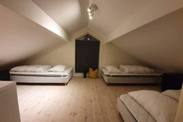 Spacious seaside cabin with hot tub and sauna – sleeps 11 in Sund