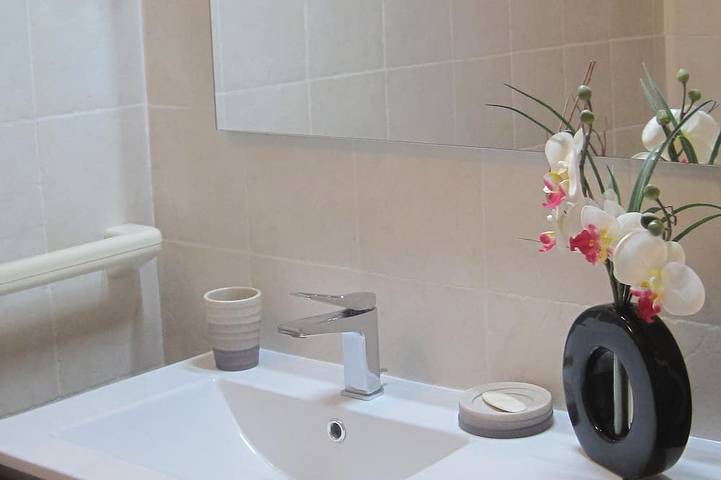 Apartamento entero, Apartamento de 4 a 6 personas, a 500 m de la playa, en residencia con piscina. in Zonza, Distrito de Sartène