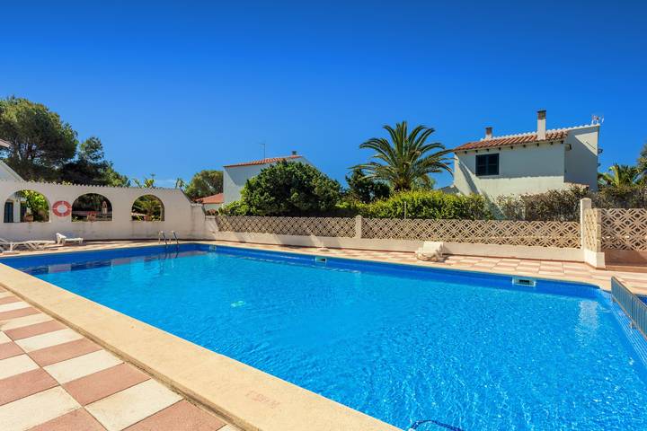 Appartamento per 4 persone, con Giardino e Piscina per bambini a Cala en Bosc