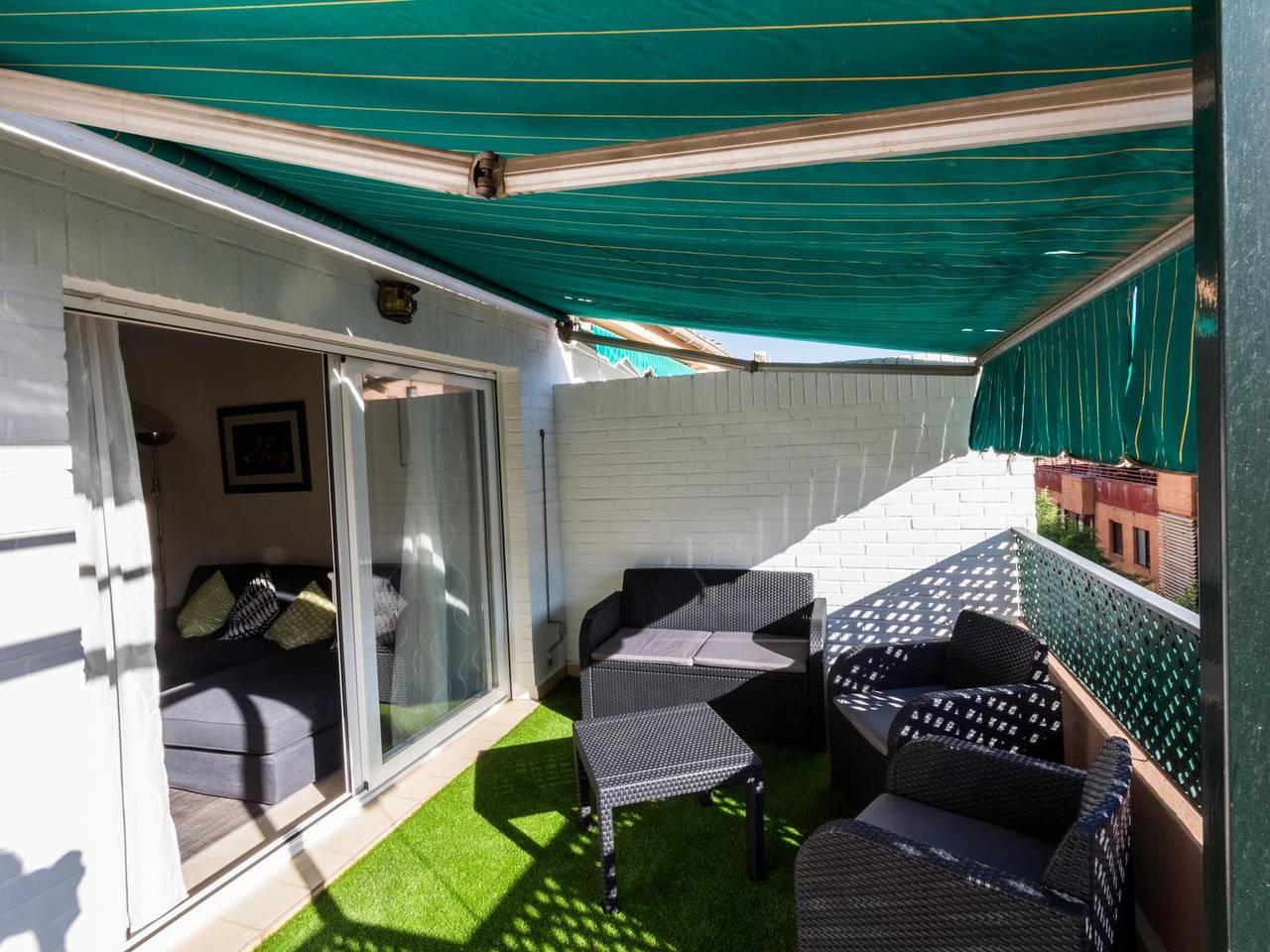 Apartamento vacacional entero, Apto Paseo del Salón. Ático céntrico con gran terraza in Realejo-San Matías, Granada