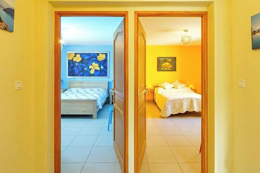 Villa resort ideal for groups and families with lake and mountain views, swimming pool, sauna in Savines-le-Lac, Écrins National Park