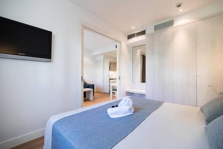 Ferienanlage für 3 Personen, mit Pool und Whirlpool sowie Garten in Spanien - 4