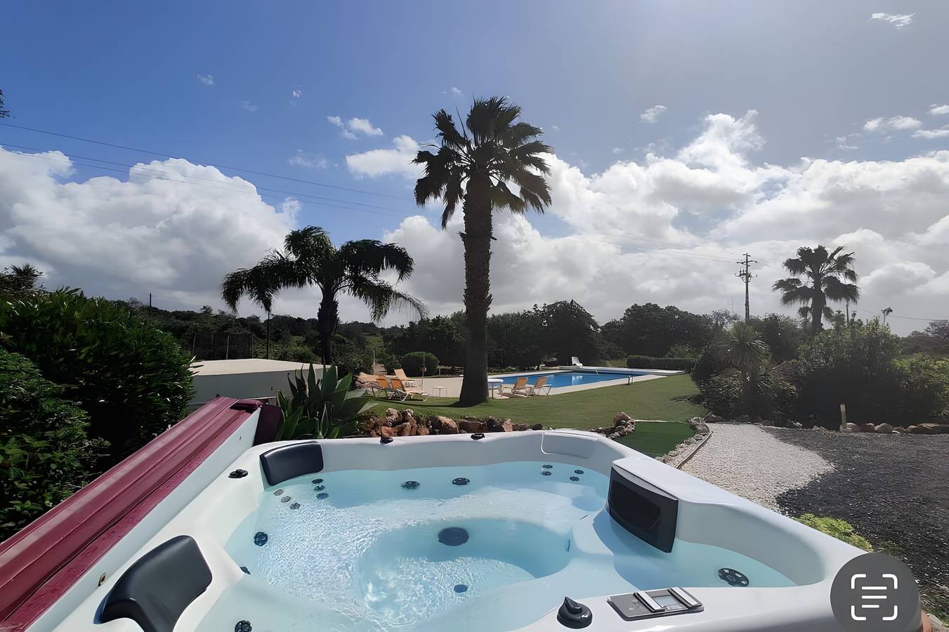 Magnólia – Villa privada com piscina aquecida, spa e vista natureza - perto da praia e golfe in Mexilhoeira Grande, Distrito de Faro
