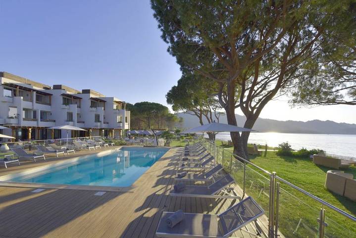 Hôtel pour 2 personnes, avec piscine ainsi que terrasse et jardin