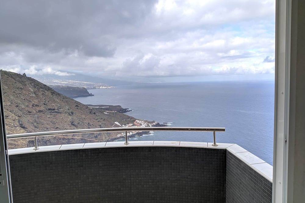 Apartamento entero, Vistas Teide Costa Terraza Mar Aparcamiento Netflix in La Matanza de Acentejo, Tenerife Norte