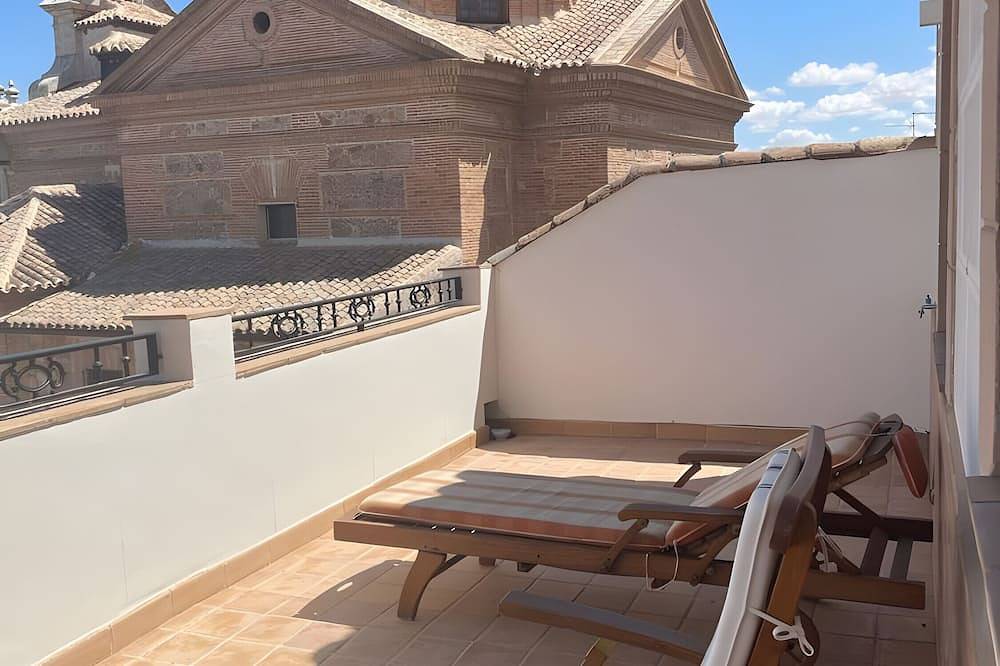 Apartamento entero, Estudio 'Biblioteca' con terraza compartida, Wi-Fi y aire acondicionado in Consuegra, Provincia de Toledo