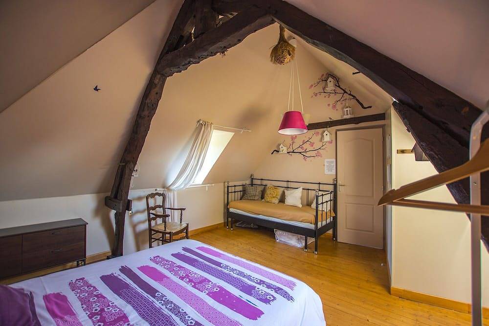 Cottage With Animal Park Near Honfleur, Deauville, Le Havre in Manneville-la-Raoult, Bernay region
